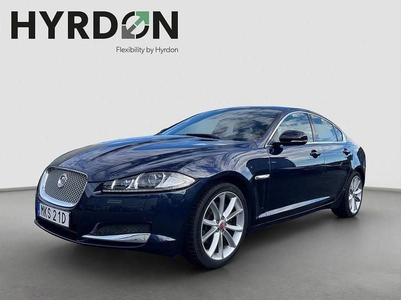 Mörkblå Begagnad 2014 Jaguar XF Sedan | 119 000 kr - Bild 1/4