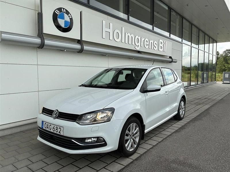 Vit Begagnad 2016 VW Polo Halvkombi | 89 800 kr (Lite dyr) - Bild 1/4