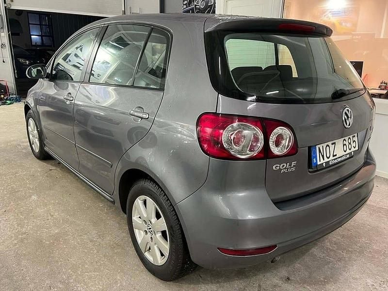 Begagnad VW Golf Plus Cross 105 HK (77 kW) 2013 Grå Minibuss