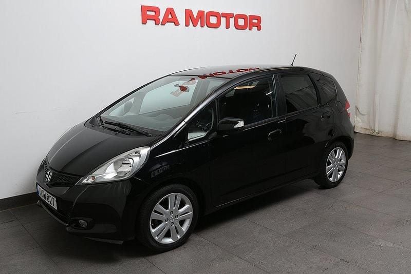 Svart Begagnad 2014 Honda Jazz Comfort Halvkombi | 99 800 kr - Bild 1/3
