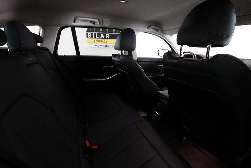 Begagnad BMW 330e Sport Line 292 HK (214 kW) 2021 Blå Kombi