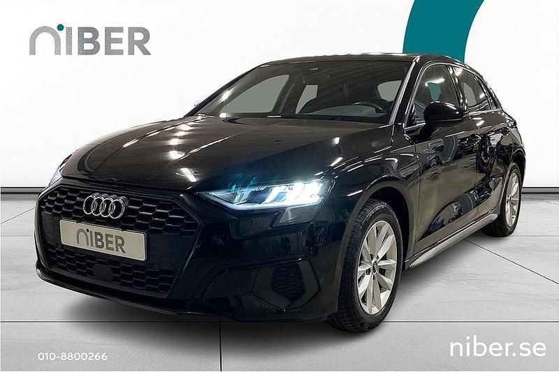Svart Begagnad 2022 Audi A3 Sportback Halvkombi | 209 900 kr (Bra pris) - Bild 1/4
