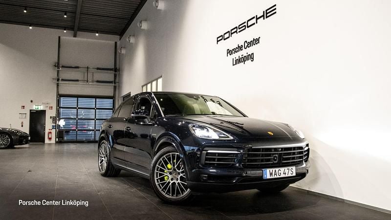 Begagnad Porsche Cayenne Platinum Edition 2023 Blå SUV
