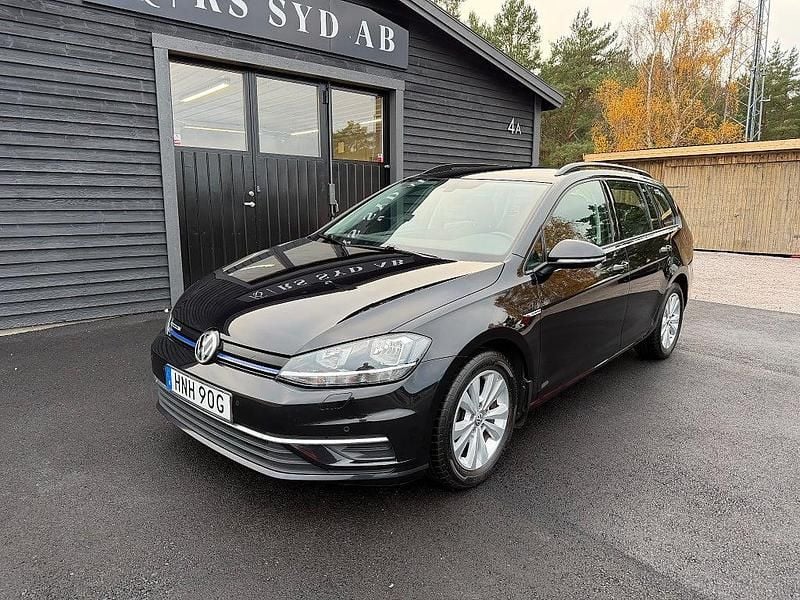 Begagnad VW Golf VIII 131 HK (96 kW) 2020 Svart Kombi
