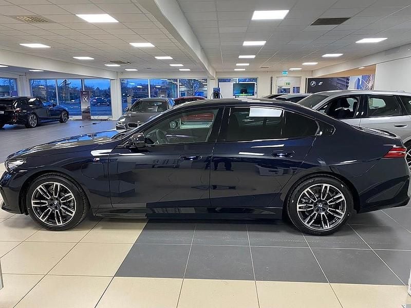 Ny BMW 530e M Sport 190 HK (139 kW) 2025 Svart Sedan