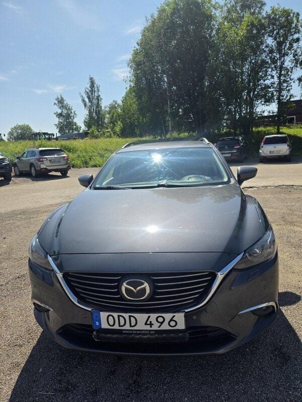 Grå Begagnad 2015 Mazda 6 Optimum Kombi | 140 000 kr (Marknadspris) - Bild 1/4