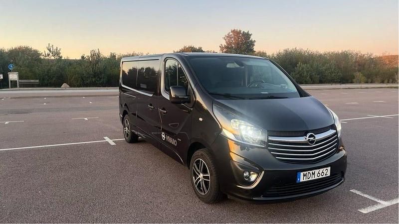 Svart Begagnad 2016 Opel Vivaro Van | 125 000 kr (Marknadspris) - Bild 1/4