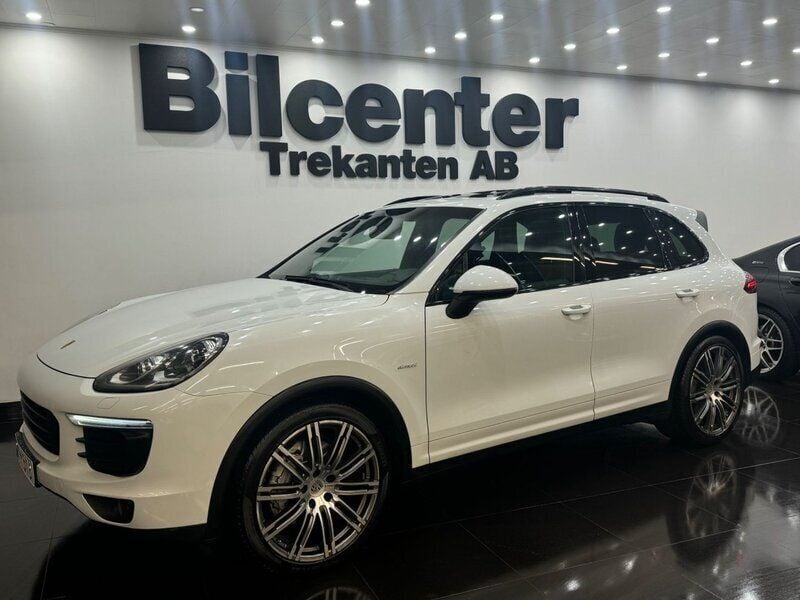 Vit Begagnad 2014 Porsche Cayenne S SUV | 359 900 kr (Dyr) - Bild 1/4