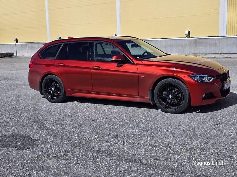 Sunset orange metallic Begagnad 2019 BMW 320 M Sport Kombi | 245 000 kr (Bra pris) - Bild 1/4