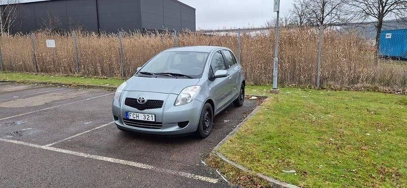 Begagnad 2006 Toyota Yaris Halvkombi | 58 000 kr (Bra pris) - Bild 1/4