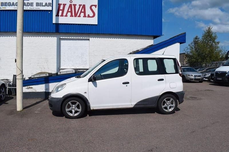 Vit Begagnad 2005 Toyota Yaris Kombi | 24 500 kr (Marknadspris) - Bild 1/4
