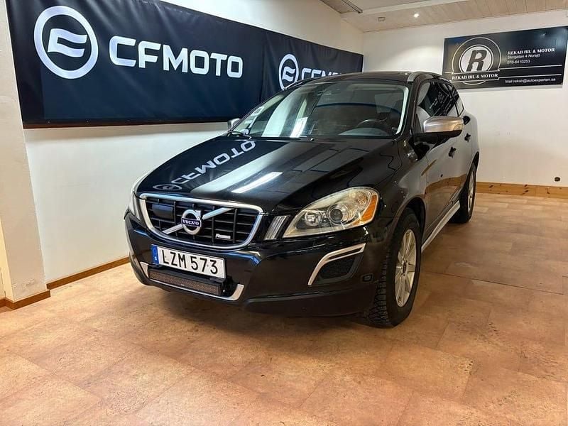 Svart Begagnad 2012 Volvo XC60 R-Design SUV | 119 900 kr (Bra pris) - Bild 1/4