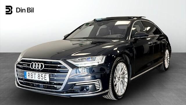 Månskensblå metallic Begagnad 2020 Audi A8L Design Sedan | 514 900 kr - Bild 1/4