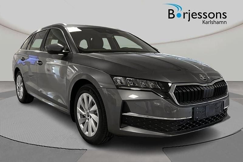Grå Ny 2025 Skoda Octavia Selection Kombi | 359 000 kr (Marknadspris) - Bild 1/4