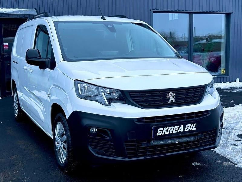 Begagnad Peugeot Partner 103 HK (75 kW) 2022 Vit Minibuss