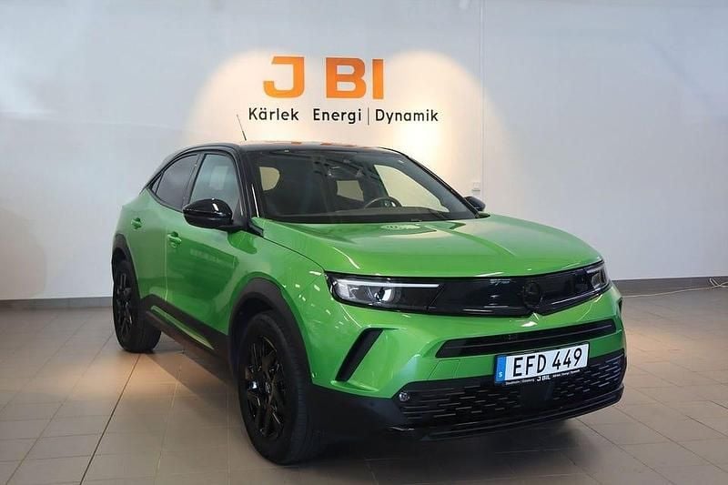 Grön Begagnad 2022 Opel Mokka-e GS Line SUV | 204 900 kr (Marknadspris) - Bild 1/4