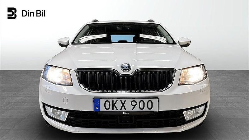 Begagnad Skoda Octavia Ambition 116 HK (85 kW) 2016 Candy white Kombi