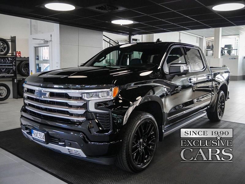 Svart Begagnad 2022 Chevrolet Silverado Van | 898 750 kr (Marknadspris) - Bild 1/4