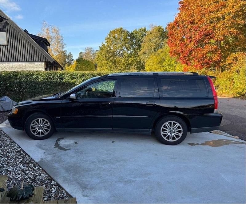 Svart Begagnad 2005 Volvo V70 Business Edition Kombi | 19 000 kr (Bra pris) - Bild 1/4