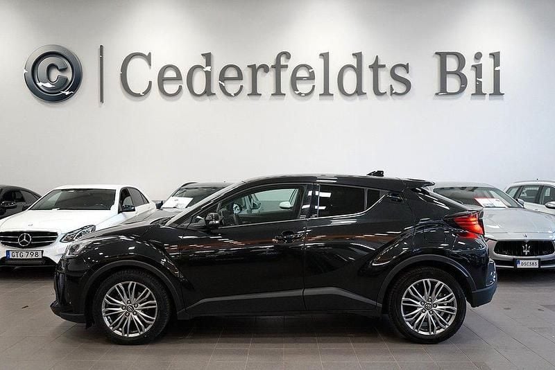 Svart Begagnad 2023 Toyota C-HR Executive SUV | 219 900 kr (Superpris) - Bild 1/4