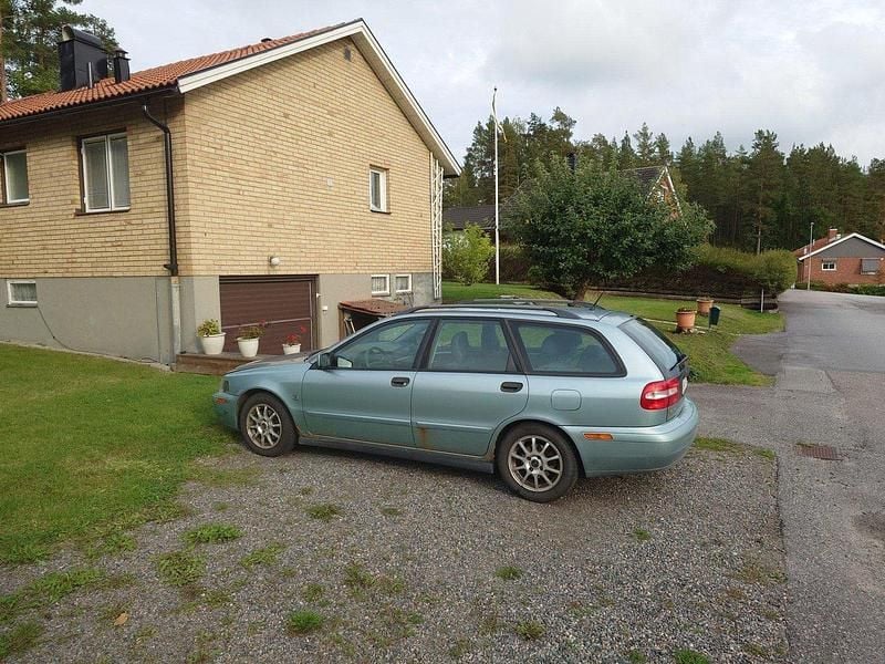Grön Begagnad 2003 Volvo V40 Kombi | 12 000 kr (Bra pris) - Bild 1/3