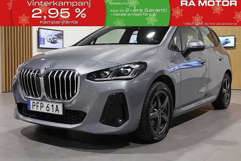 Grå Begagnad 2023 BMW 225 M Sport Minibuss | 354 800 kr - Bild 1/3