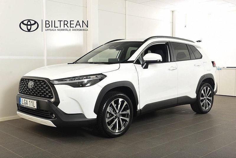 Vit Begagnad 2024 Toyota Corolla Cross Style SUV | 359 900 kr - Bild 1/4