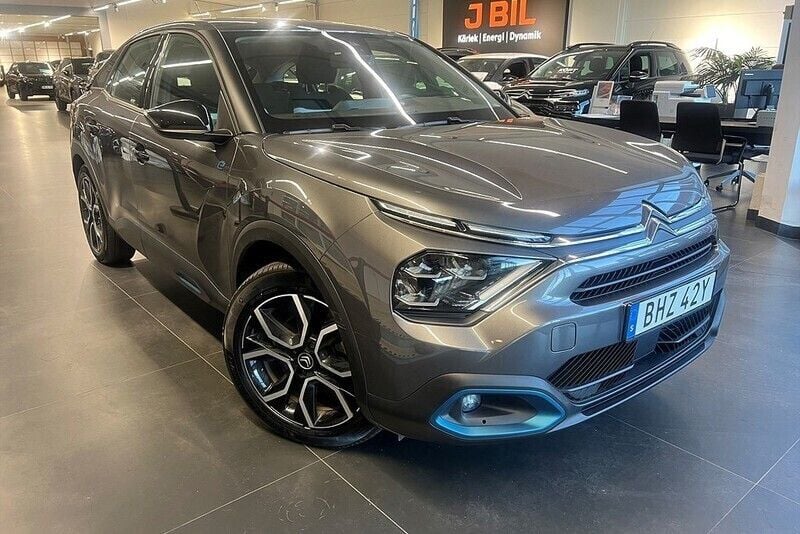 Grå platinum Begagnad 2022 Citroën e-C4 Feel SUV | 189 900 kr (Bra pris) - Bild 1/4