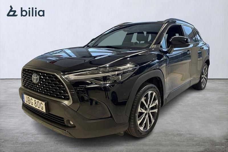 Svart Begagnad 2023 Toyota Corolla Cross Executive SUV | 399 900 kr (Marknadspris) - Bild 1/3