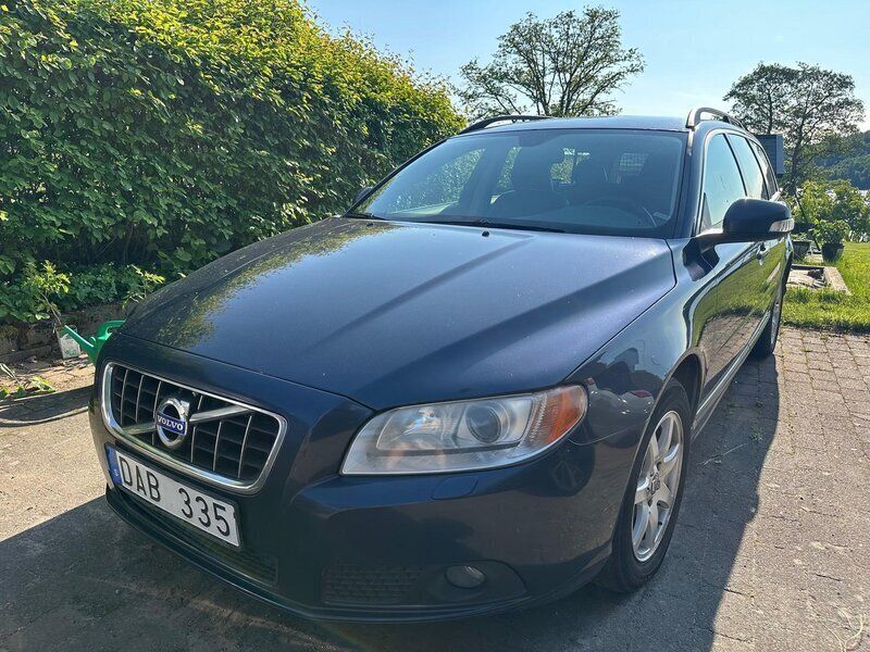Blå Begagnad 2010 Volvo V70 Momentum Kombi | 52 000 kr (Superpris) - Bild 1/4