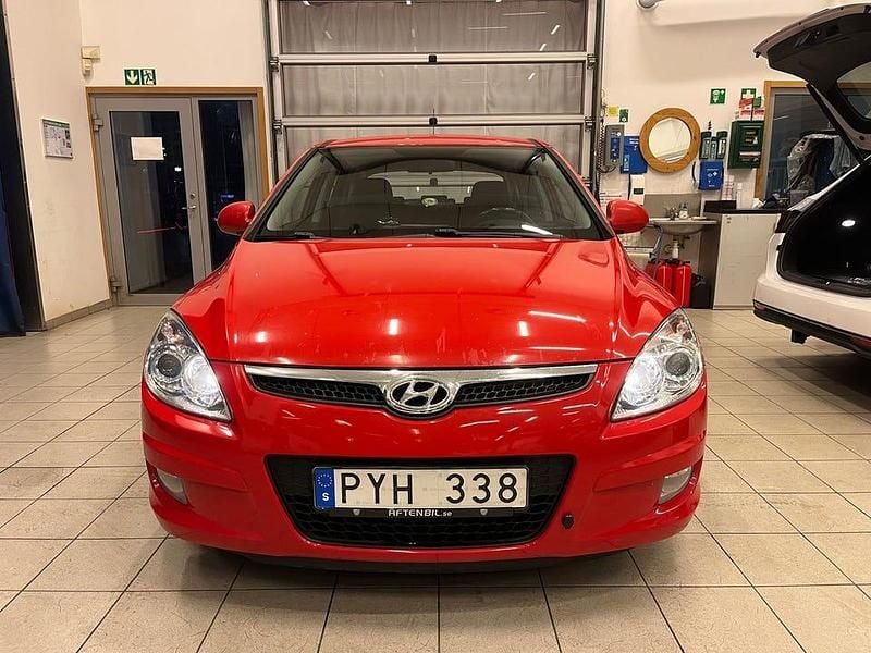 Begagnad Hyundai i30 116 HK (85 kW) 2008 Röd Halvkombi