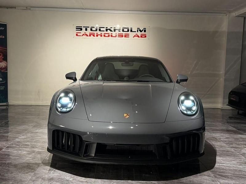 Ny Porsche 911 541 HK (397 kW) 2025 Grå Sportkupé