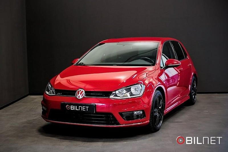 Röd Begagnad 2015 VW Golf VII R-line Halvkombi | 129 900 kr (Lite dyr) - Bild 1/3
