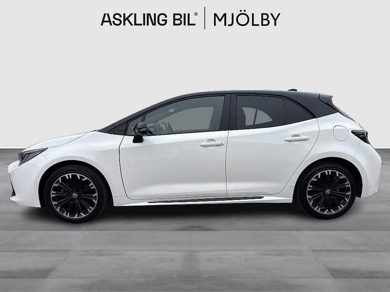 Begagnad Toyota Corolla Hybrid Sport 122 HK (89 kW) 2022 Vit Halvkombi