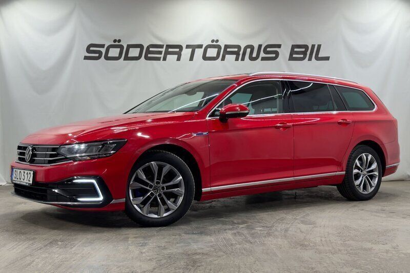 Röd Begagnad 2020 VW Passat GTE Kombi | 249 900 kr (Marknadspris) - Bild 1/4