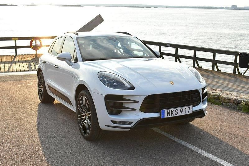 Vit Begagnad 2017 Porsche Macan Turbo Performance Package SUV | 450 000 kr - Bild 1/4
