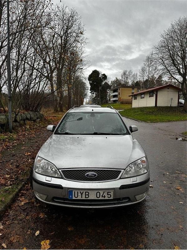 Silver Begagnad 2004 Ford Mondeo Kombi | 8 000 kr (Bra pris) - Bild 1/4