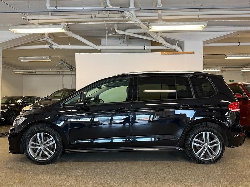Begagnad VW Touran 150 HK (110 kW) 2017 Svart Minibuss