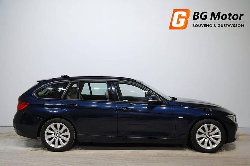 Begagnad BMW 320 Advantage 184 HK (135 kW) 2014 Blå Kombi