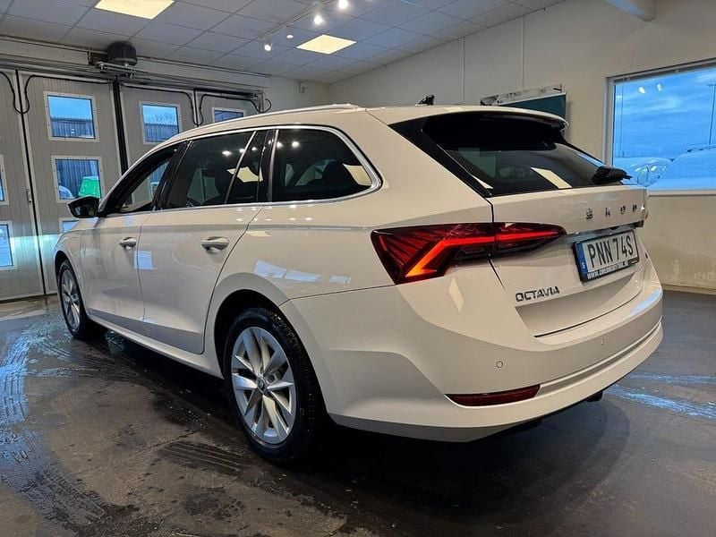 Begagnad Skoda Octavia Style 204 HK (150 kW) 2022 Vit Kombi