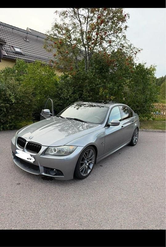 Begagnad 2011 BMW 330 M Sport Sedan | 119 000 kr (Marknadspris) - Bild 1/4