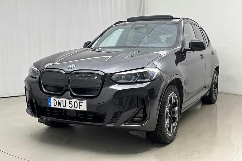 Begagnad BMW iX3 M Sport 210 kW (286 HK) 2022 Grå SUV