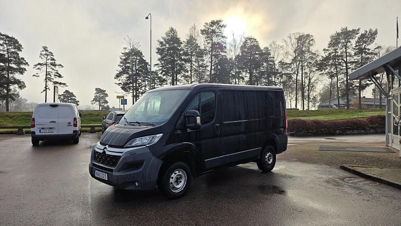 Svart Begagnad 2016 Citroën Jumper Minibuss | 59 900 kr (Marknadspris) - Bild 1/4