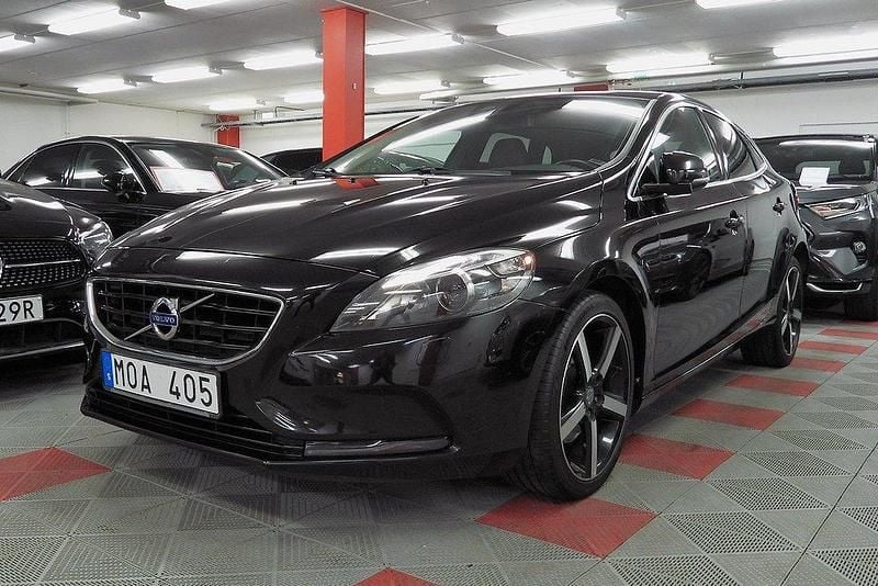 Svart Begagnad 2013 Volvo V40 Summum Kombi | 119 499 kr (Bra pris) - Bild 1/4