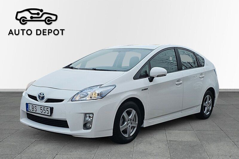 Vit Begagnad 2010 Toyota Prius Halvkombi | 109 000 kr (Marknadspris) - Bild 1/4