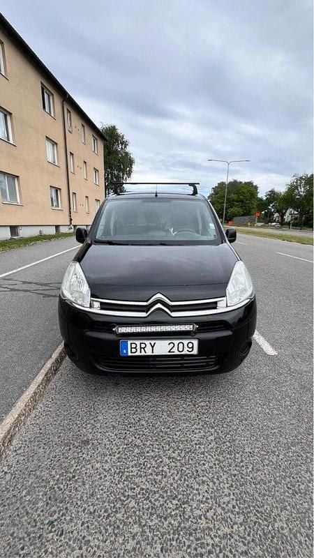 Svart Begagnad 2012 Citroën Berlingo Minibuss | 39 000 kr (Superpris) - Bild 1/4