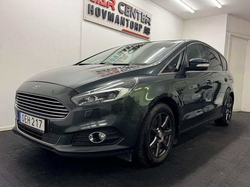 Grön Begagnad 2016 Ford S-MAX Business Edition Minibuss | 139 900 kr (Marknadspris) - Bild 1/4