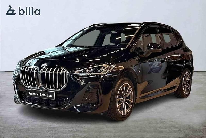 Svart Begagnad 2025 BMW 225 Active Tourer Comfort Edition Minibuss | 434 900 kr - Bild 1/1