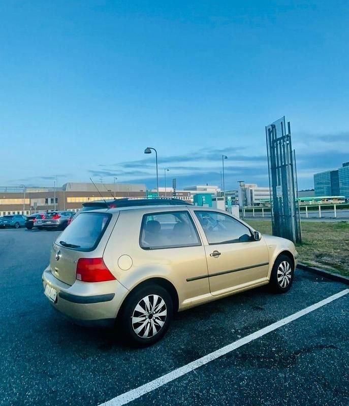 Begagnad VW Golf IV 102 HK (75 kW) 2001 Halvkombi