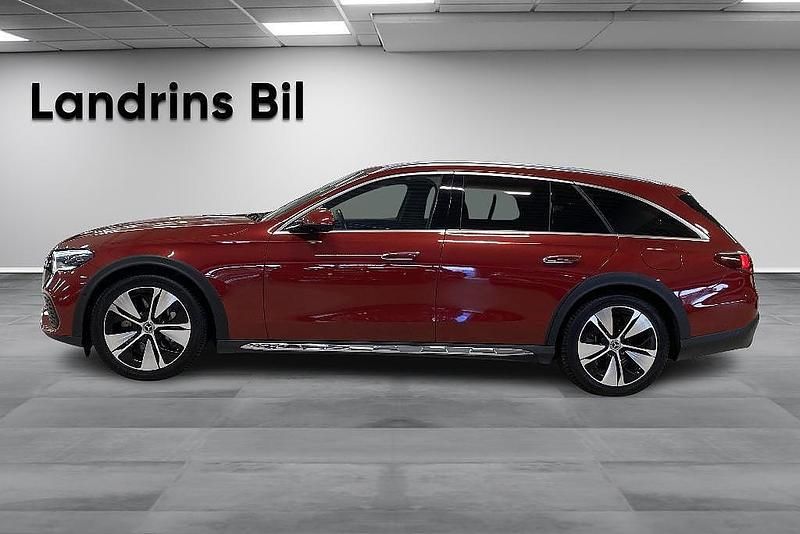 Begagnad Mercedes E300 Premium 197 HK (144 kW) 2024 Röd Kombi